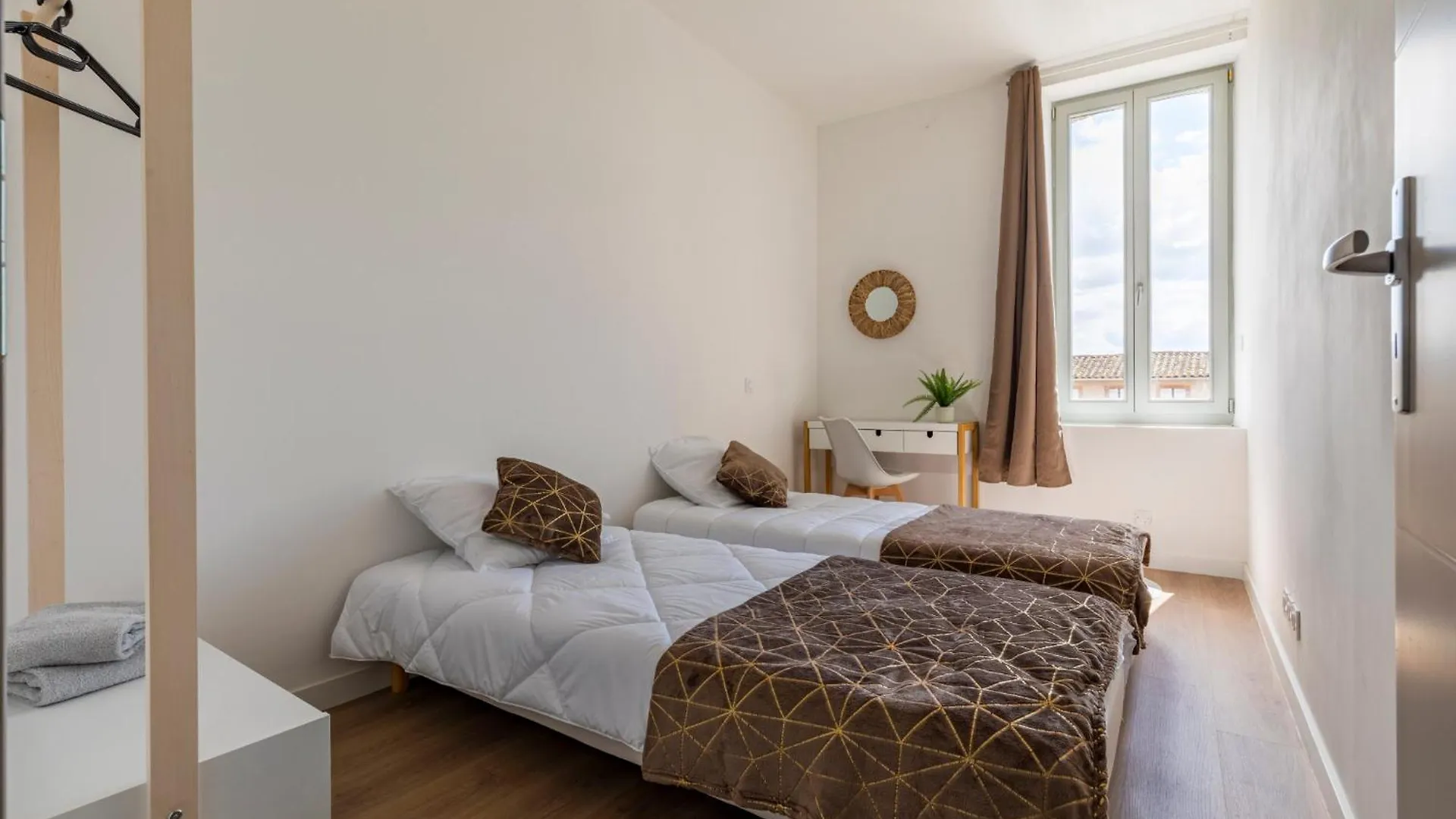 Abeille - 2 Chambres Et 1 Canape-Lit, 1Er Etage, Parking Castelsarrasin France